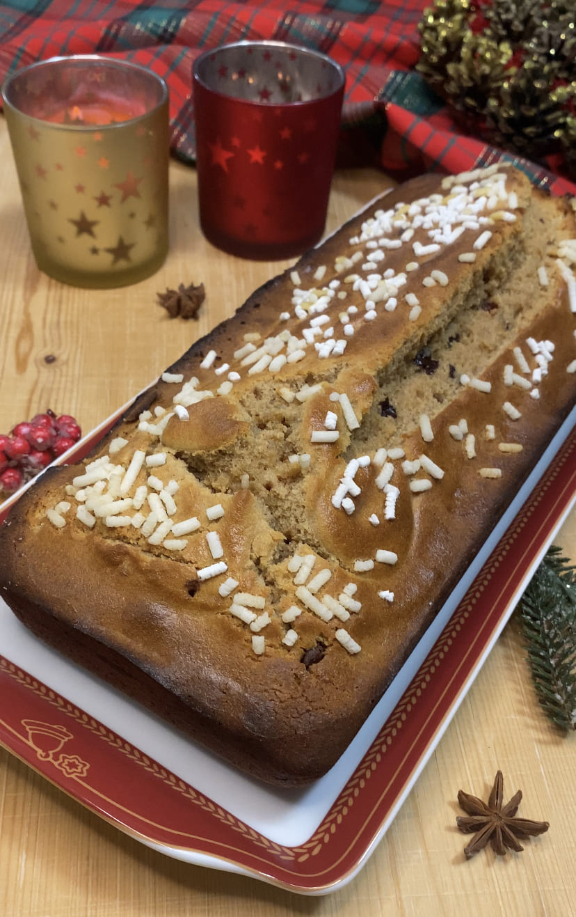Plum-cake con farina di farro e gocce di cioccolato