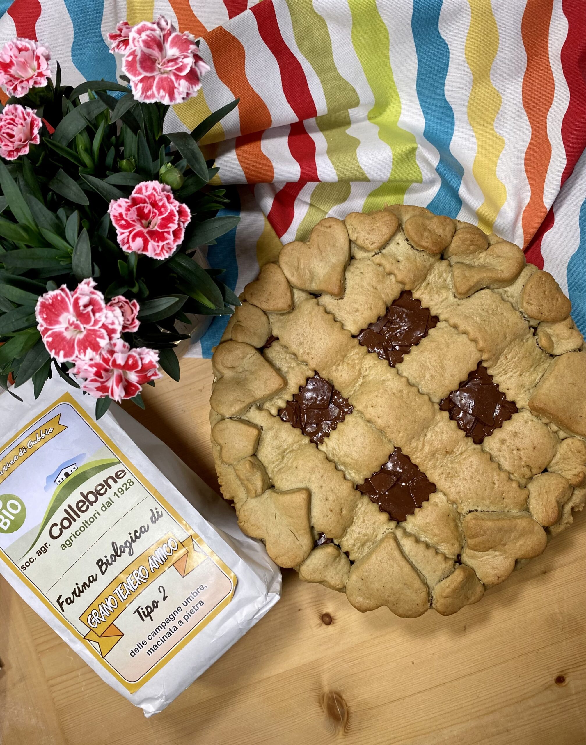 Crostata con le uova di cioccolata di Pasqua